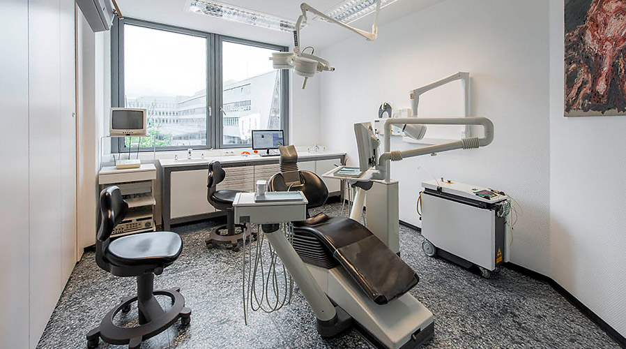 Behandlungszimmer der Zahnarztpraxis Dres Soibelmann in Mainz